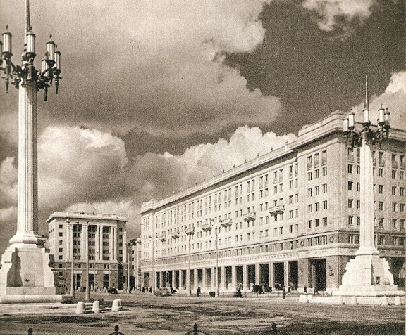 MDM w 1952 r. - widok spod hotelu MDM