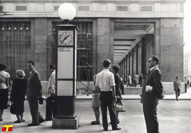 Przystanek trojelbusowy na MDM, 1954 r.