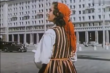 MDM w kadrze filmu "Przygoda na Mariensztacie" z 1953 r.